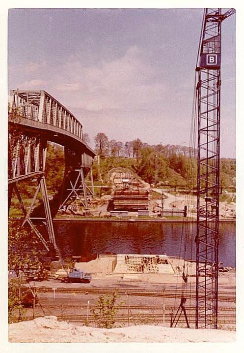 Bau der
        Olympiabrücke